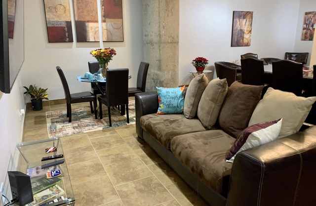Detroit Luxury King Size Loft W/A lot of Amenities & Game Room (Near Downtown)