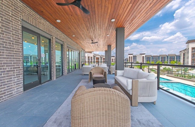 DFW Elevator 2bd 2bth Ext Patio Zen Place futon couch I35 easy access elevators