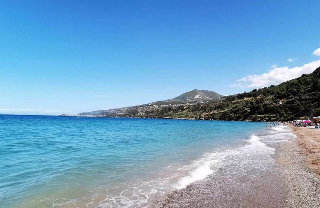 Diakopto Beachside Haven - Private Garden & Views