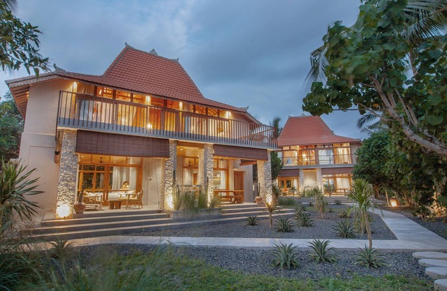 Diamond Beach Villas