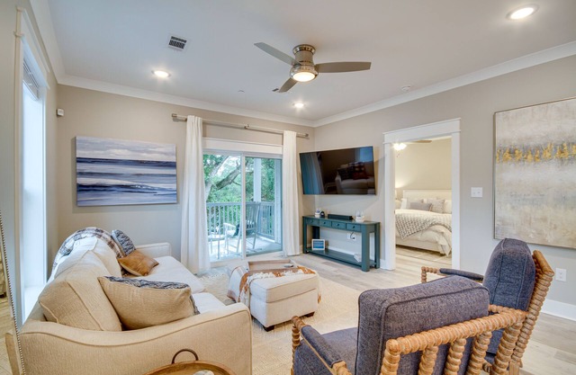 Diamondhead Retreat w/Deck, Pool & Golf!