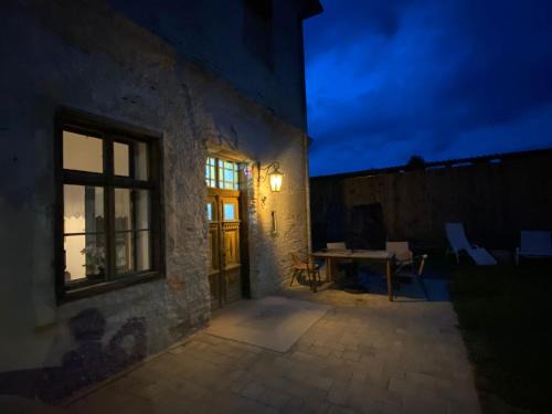 Die alte Volksschule, wohnen im Museum