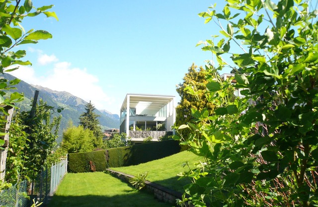 Die Villa Alvarium ist ein Moderner Bau im Bauhaus Stil in Schenna