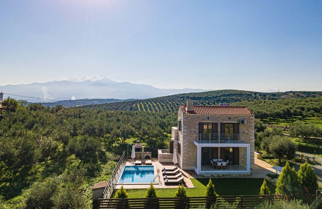 Dimokritos Villa III, a homestay experience