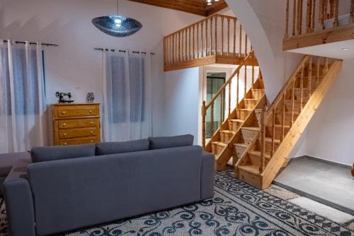 Diolanth traditional house