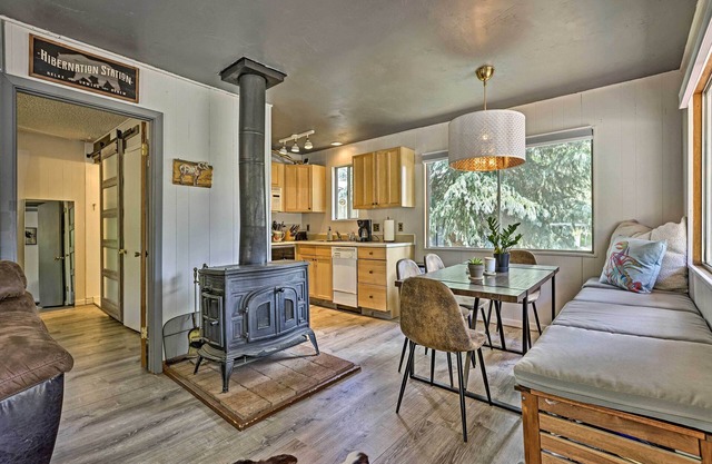 Direct Beach Access: Grand Lake Cabin w/Deck!