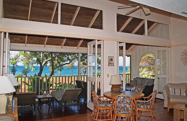 DIRECT OCEAN FRONT 1 bedroom On Kepuhi Beach…Sunny Westside.Sleeps 4