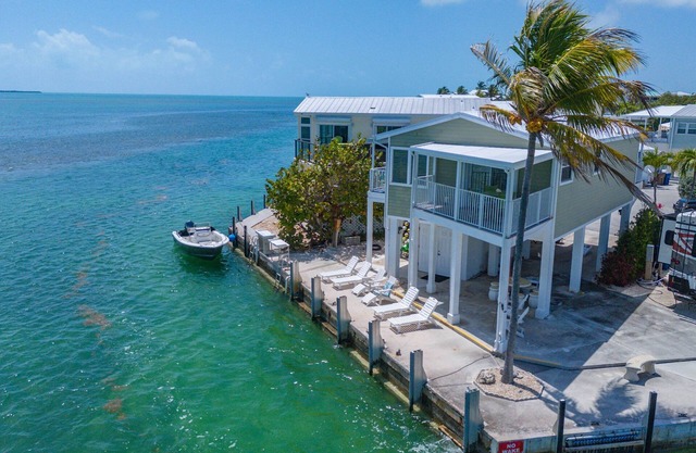 Direct Oceanfront Cudjoe Key Escape 56' Dock, Ocean Views, Kayaks, Bikes & Pool