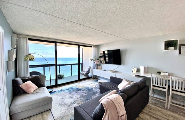 ⭐️⭐️⭐️⭐️⭐️Direct Oceanfront Luxury Stay with Personalized Touches @Golden Sands