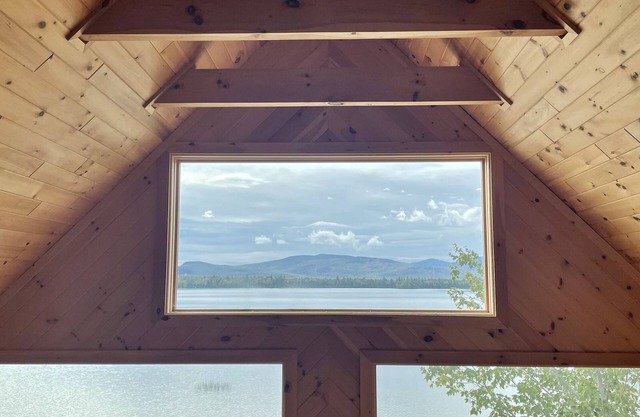 DIRECT water front home with spectacular views of the White Mountains!