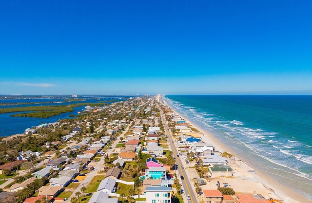 Directly Across from the Beach with Pool -"Island in the Sun"