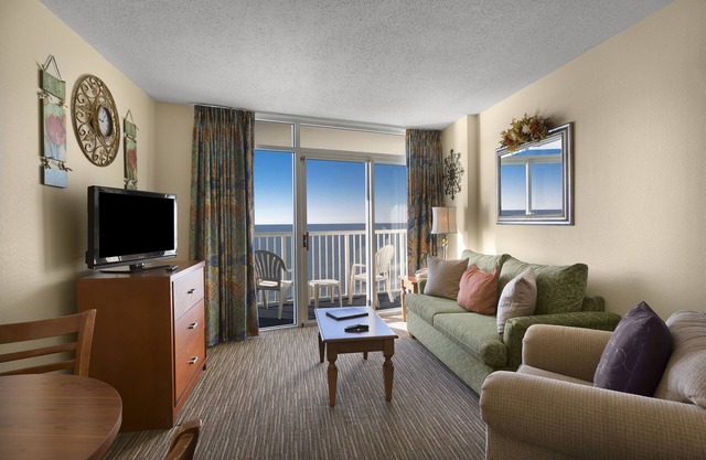Directly Oceanfront King at Family Resort + Official On-Site Rental Privileges