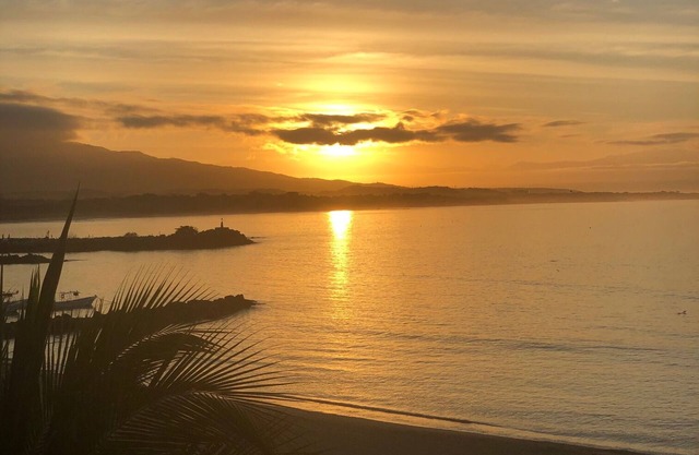 Directly On The Beach. Penthouse ! Amazing Chef