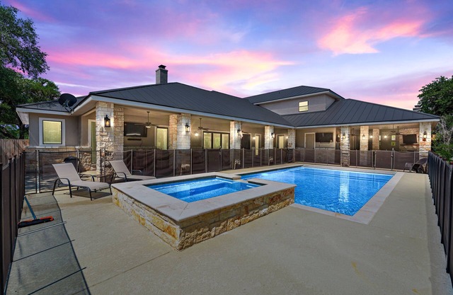 Directly ON the Frio River, private golf cart/walking path, hot tub, swimming pool, 3 master suites