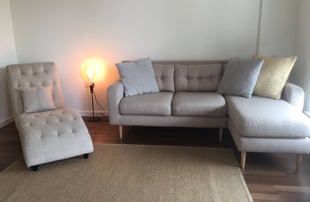 DISCOUNT - Large, modern 1 Bedroom Flat w/Balcony close to transport