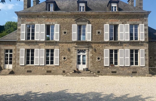 🌟 Discover the authentic L at Château de la Robinière! 🌟for groups