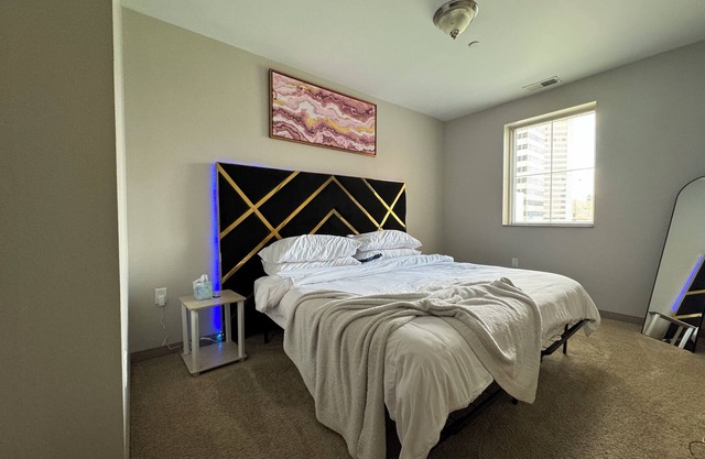 Discover Two Bedroom Apt Downtown in Columbus