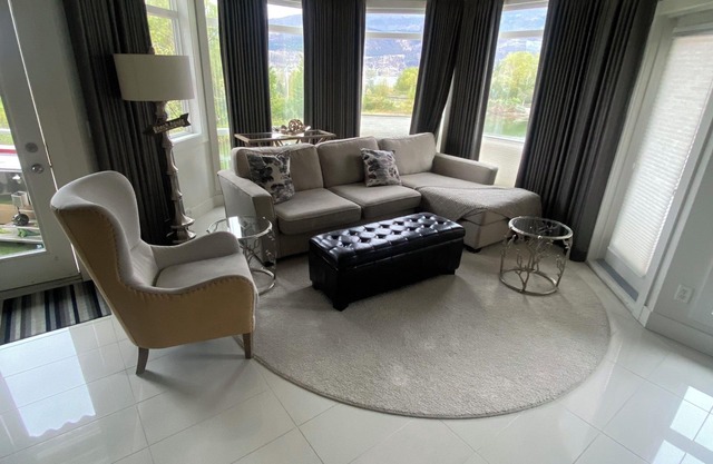 Discovery Bay, Townhouse 2.nExecutive, Premier, Luxury Lakeside Vacation Rental.