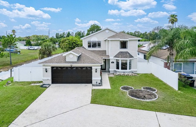 Disney Dream Getaway: 3BR 2.5 Bath Home & Heated Pool near all major parks.