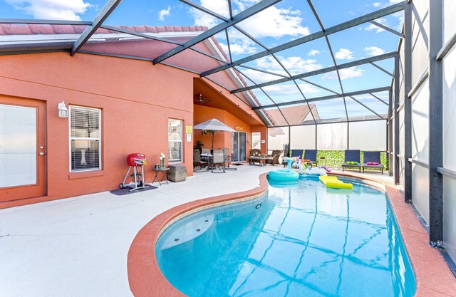 Disney Family fun private pool/game room/theme room Weekly/Monthly Discount