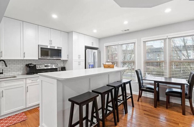 District Townhome | Two Free Parkings by DCottage