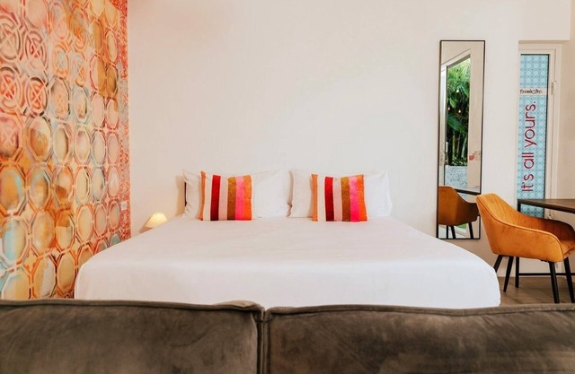 Dive into Luxury: Private Pool & King Bed in Aruba