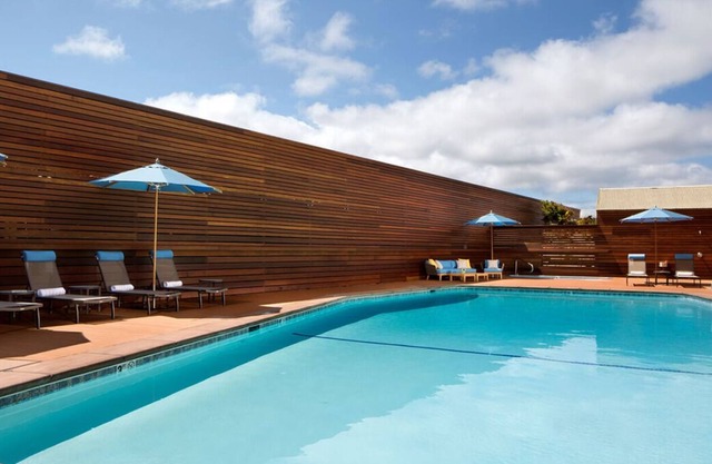 Dive Into Your Dream Vacation! Free Parking, Direct Beach Access, Pets Allowed