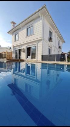 Doğa içinde hamam ve havuzlu lüx villa