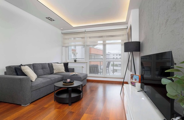 Dobrego Pasterza 118C Kraków | Modern Apartment with Desk and Balcony