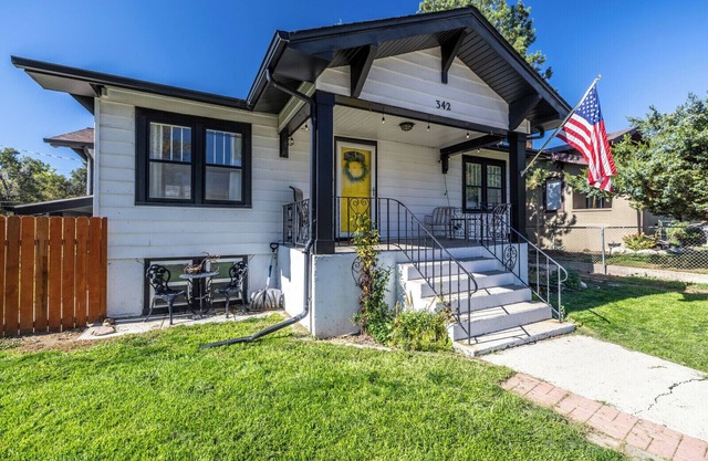 Dog and Fly Fishing Friendly 2-bedroom House in Downtown Casper