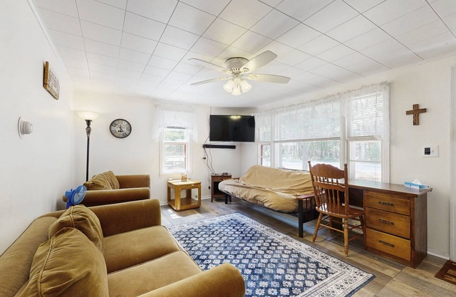 Dog & Family-Friendly Home w/Free WiFi, Full Kitchen, Flatscreen TV -near lakes
