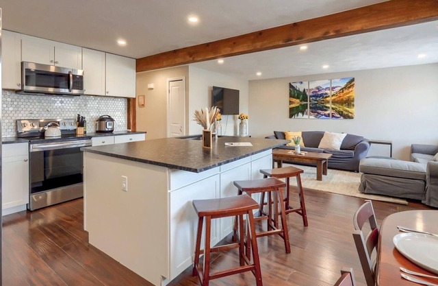 Dog Friendly, 4-bedroom, Cozy Longmont Home