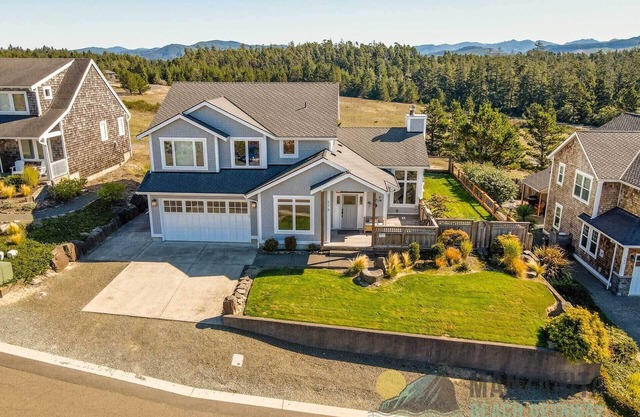 Dog Friendly, Beautiful home on large fenced property. Ping Pong table with Basketball Game!