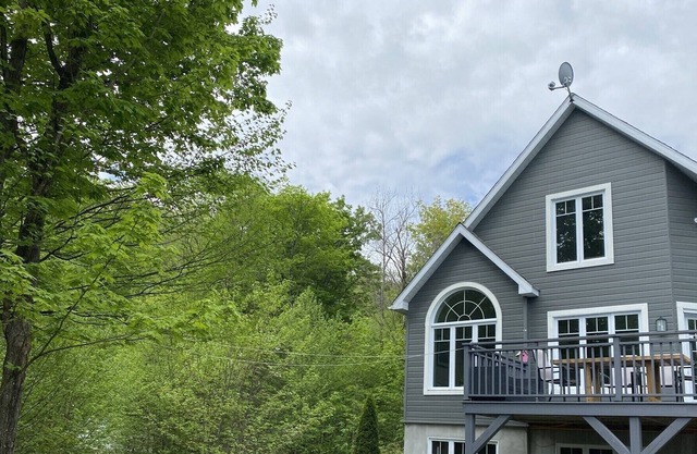Dog friendly chalet 15 min from Mont-Blanc and 20 minutes from Tremblant resort!