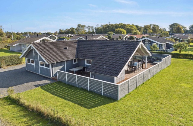 Dog-friendly cottage near beach and nature