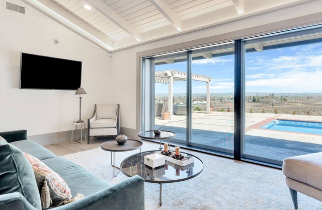 Dog-friendly Devi Vineyard home with pool, W/D & central AC