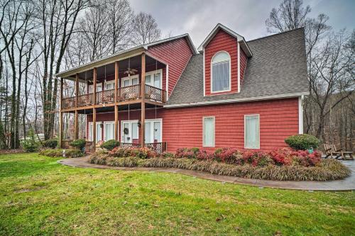 Dog-Friendly Family Home Steps to Norris Lake