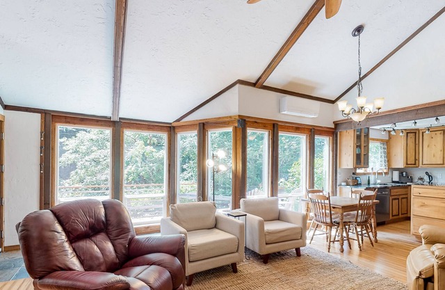 Dog-friendly garden cottage with a deck, firepit, & wood stove - near the beach
