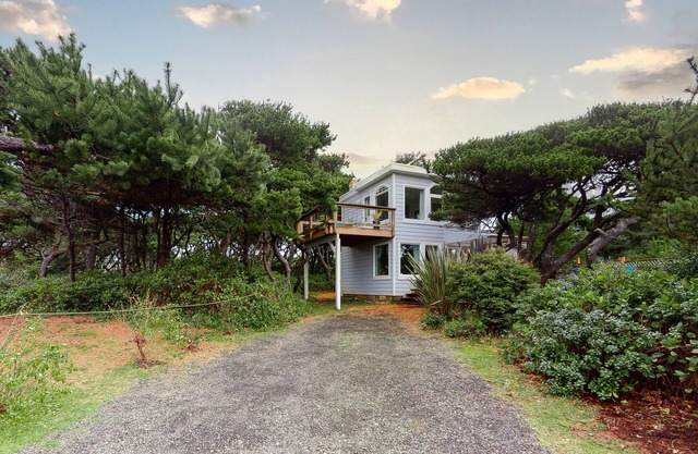 Dog-Friendly Getaway with Outdoor Firepit & Balcony - Steps from Beach Access