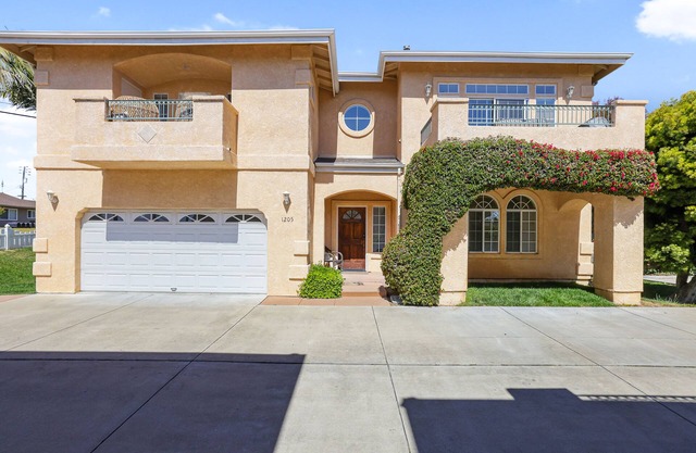 Dog-friendly home near beach with fireplace, grill, yard, & W/D