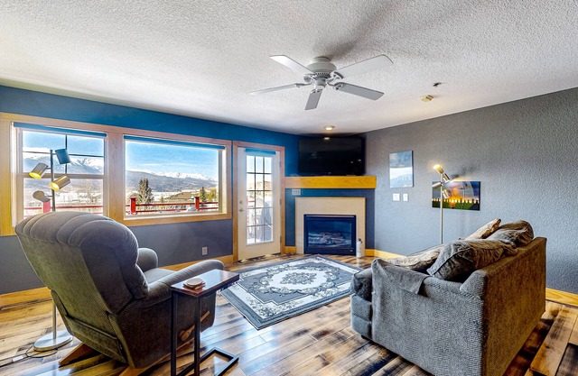 Dog-friendly mtn-view condo with balcony, tennis, fireplace, W/D