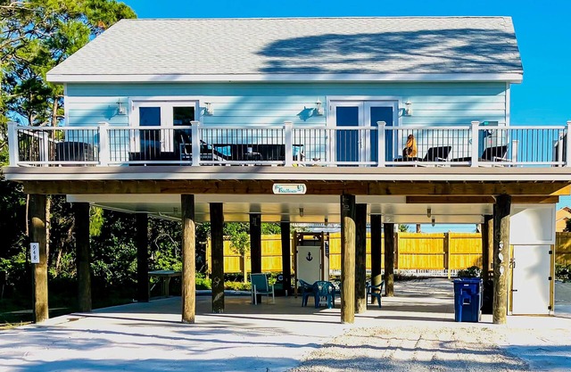Dog-friendly ocean-view house with central AC & washer/dryer - snowbird-friendly