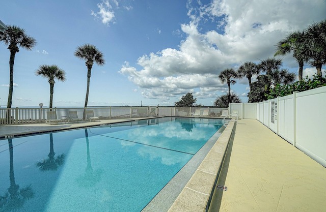 Dog-Friendly, Snowbird Escape - Pool, Private Beach Access & Gulf Access Dock