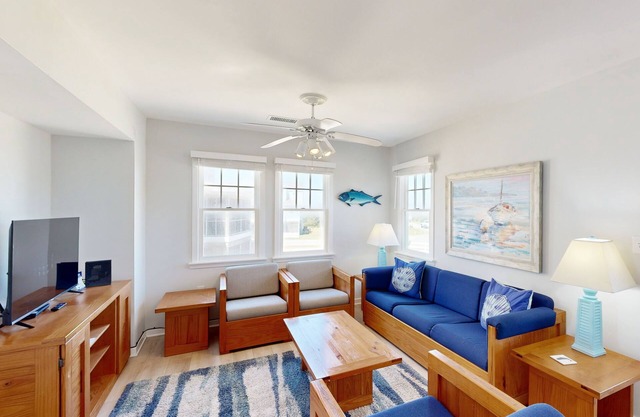 Dog-friendly townhouse w/private W/D, WiFi, shared pool, AC - ocean view