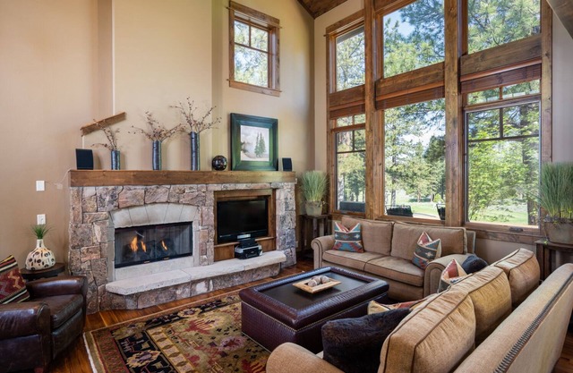 Dog-Friendly Villa, Steps Away From Old Greenwood's Driving Range!