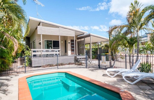 Dolphin Escape Holiday House