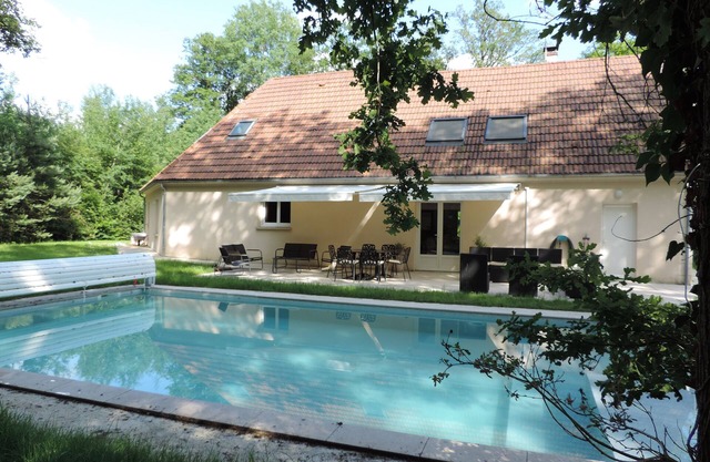 Domaine de la Brionnerie - New house with swimming pool in a wooded area