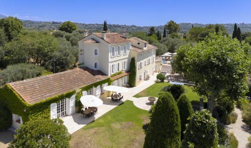 Domaine des Fleurs - 8 bedroom estate with private tennis court