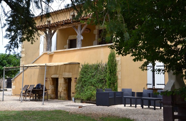 Domaine Le Mathi, gite "le Mas" 10 people, wooded park, cycle route
