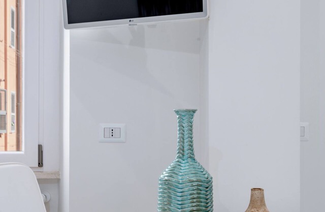 DomusAurea 2 apartments 5 bedrooms a stone's throw from the Colosseum